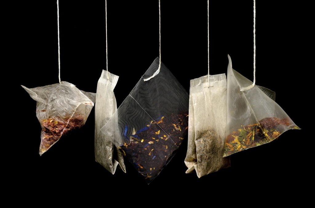 tea, teabags, herbs, herbal, herbal tea, healthy, breakfast, black tea, strings, hang, black background